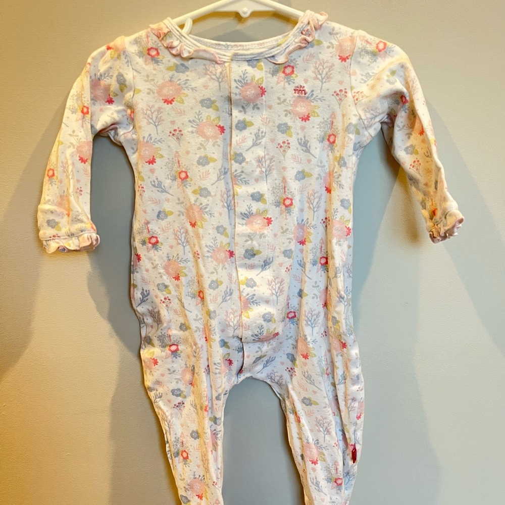 Magnetic Me onesie! Size 6-9 months. Cutest floral print!